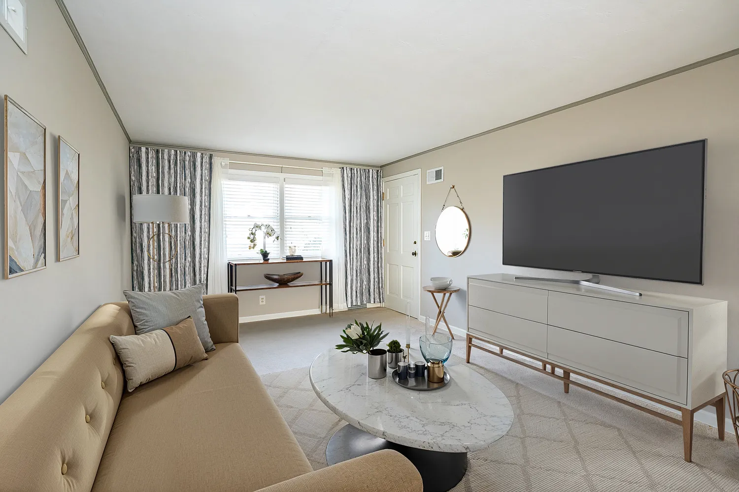 2 bed, 990 sqft, $939 — Photo 1