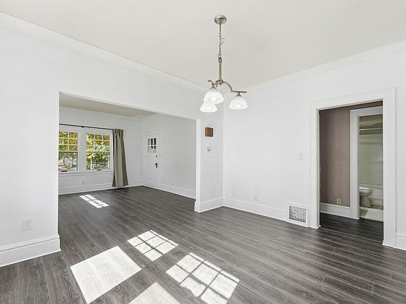 4th image of 920 11th Ave S