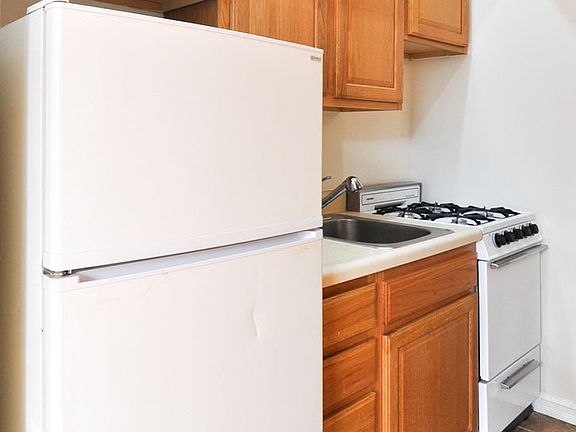 3rd image of 304 W 92nd St APT 5C
