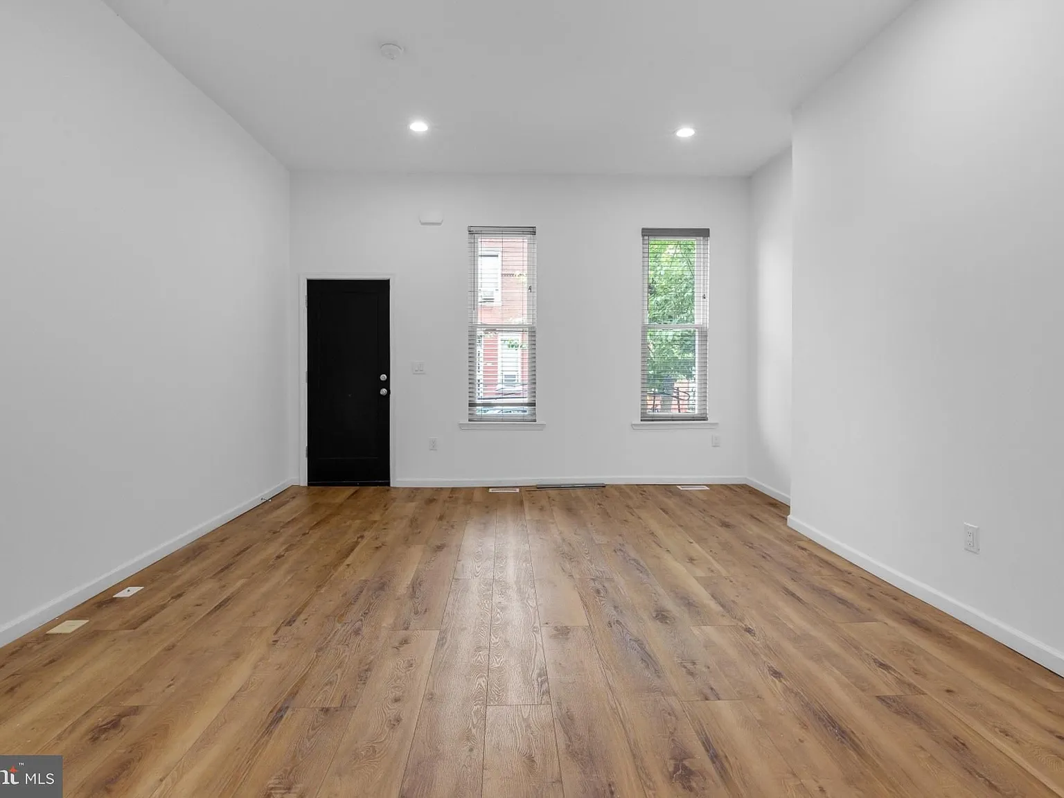 5 bed, 2.5 bath, 1584 sqft, $2,550 — Photo 3