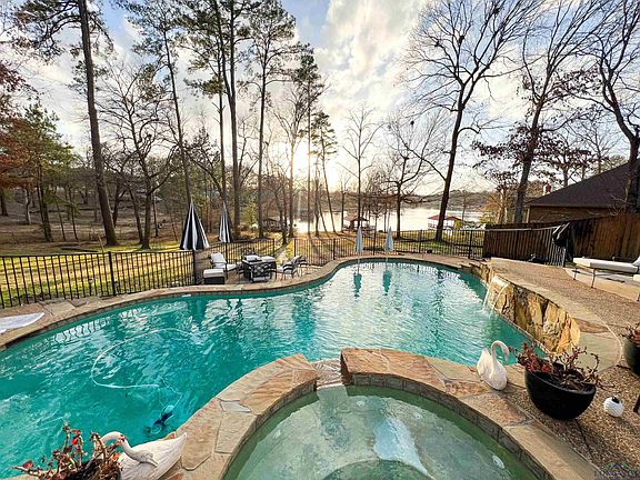 2nd image of 1022 Shadowood Dr