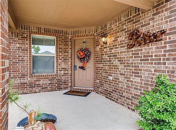 3rd image of 1120 Wellesbourne Ln
