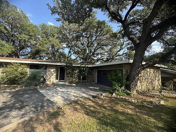 3rd image of 10910 Cedar Elm Dr #1