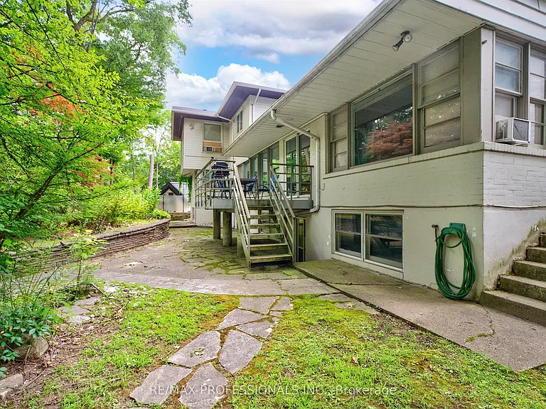 89 Valecrest Dr — Photo 32