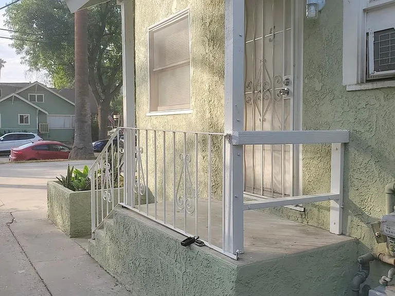 Locust Street - 3891 — Photo 2