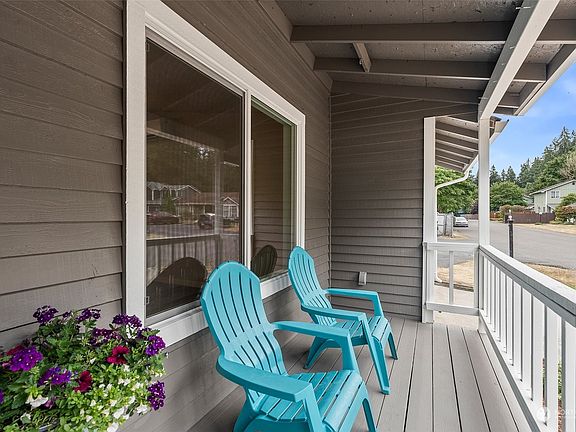 3rd image of 568 Malibu Drive SE