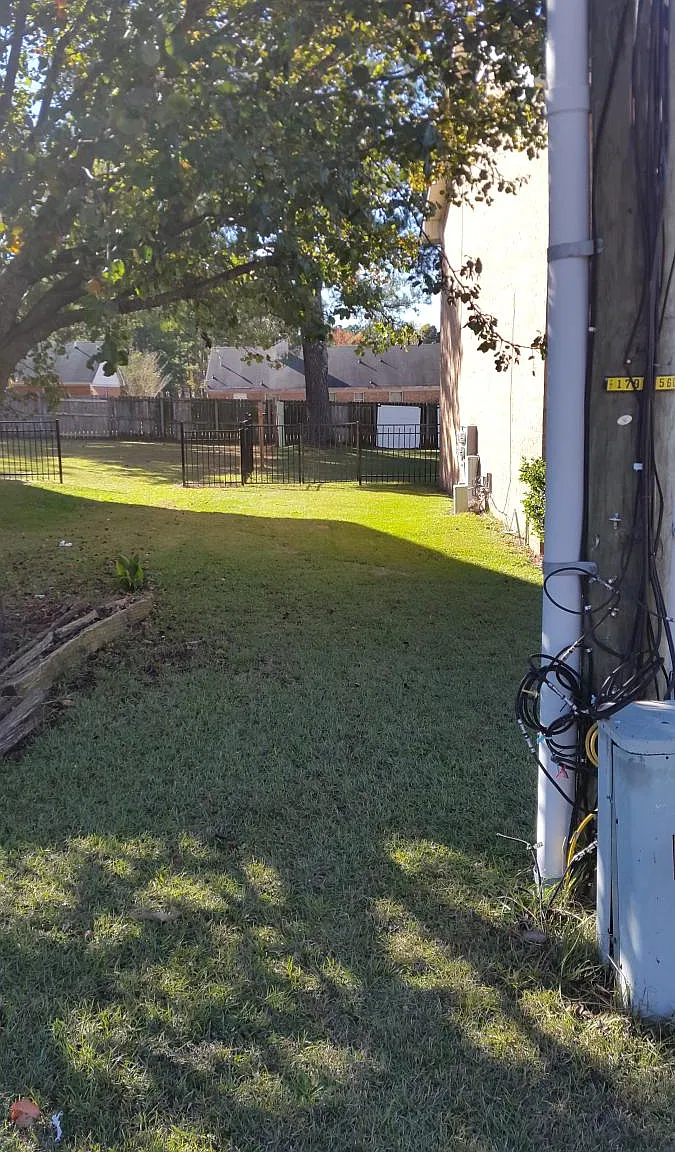 4945 Galveston Dr — Photo 2