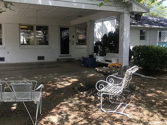 4th image of 2132 Crestwood Dr