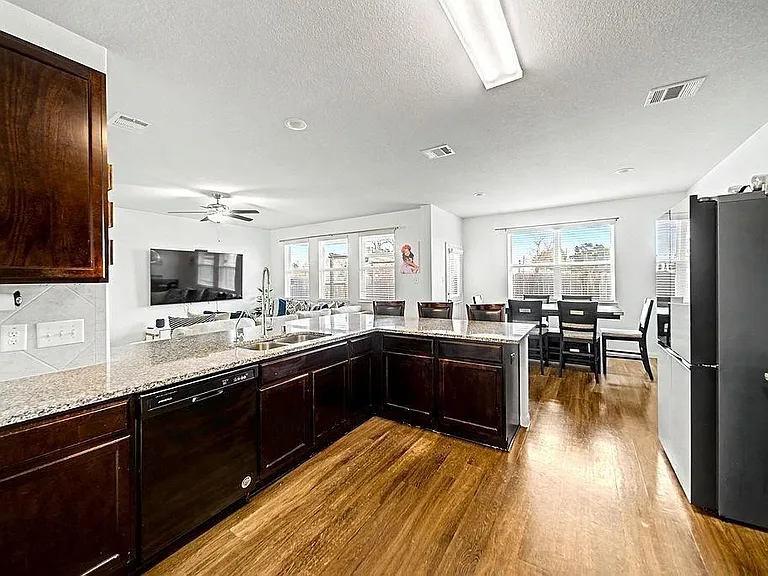 5742 Adelaide River Dr — Photo 8