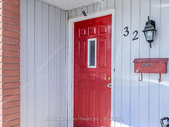 3rd image of 32 E Saint George St