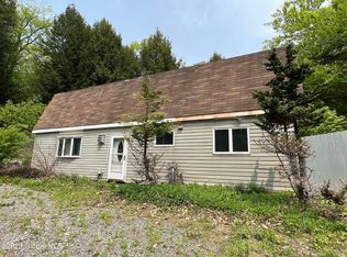 128 Country Ln, Gloversville, NY 12078