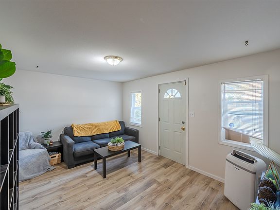 3rd image of 468 Wade Ave W