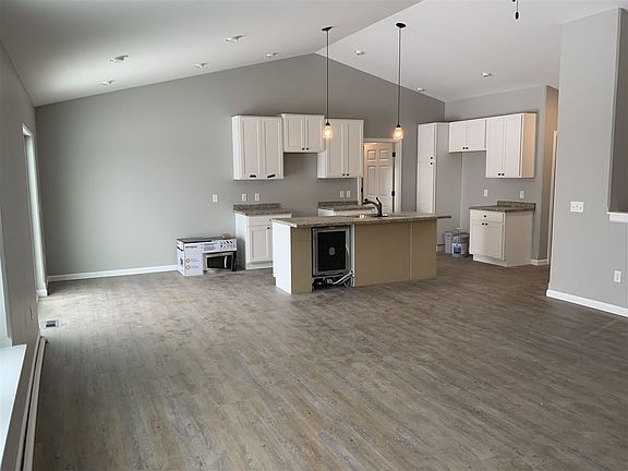 2nd image of 515 Woodland Cir