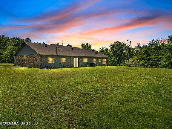 3rd image of 816 Chulahoma Rd