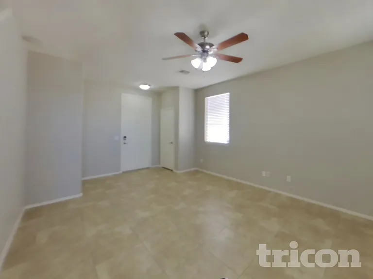 31333 N Cavalier Dr — Photo 4