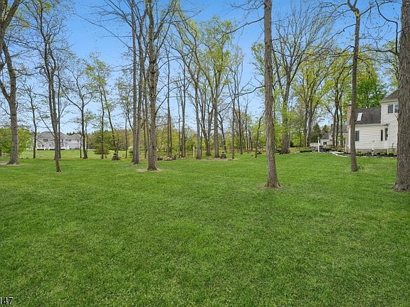 5th image of 4 Flintlock Rd