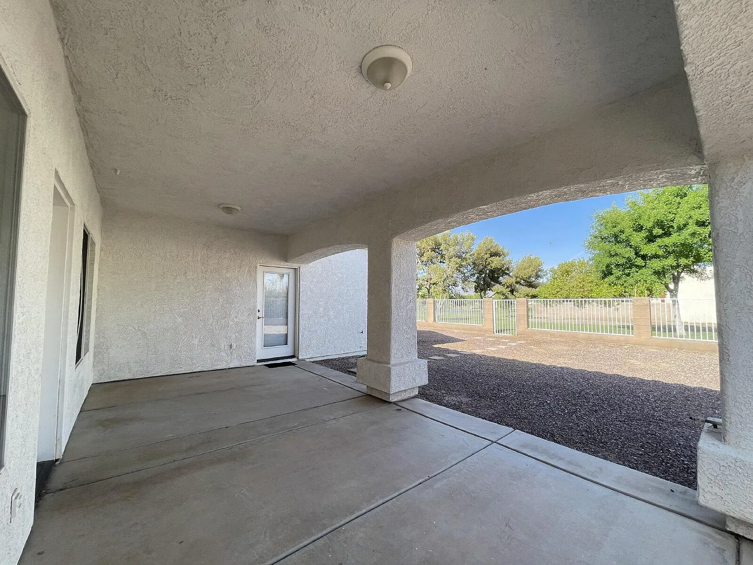 3 bed, 2.0 bath, 1745 sqft, $2,000 — Photo 4
