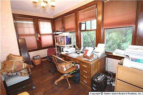 4th image of 32 Jeannette Ave