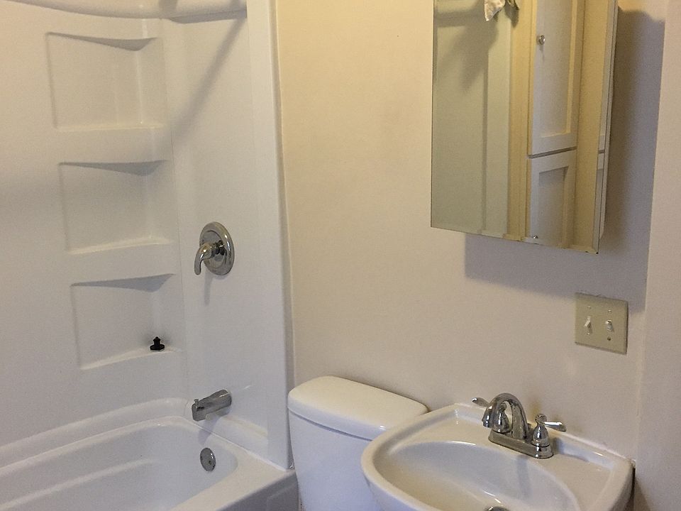 1st image of 610 W 22nd St