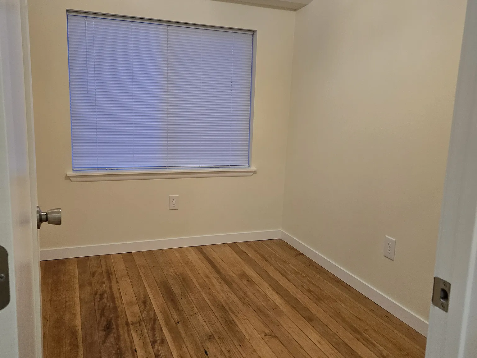 2 bed, 910 sqft, $2,500 — Photo 2