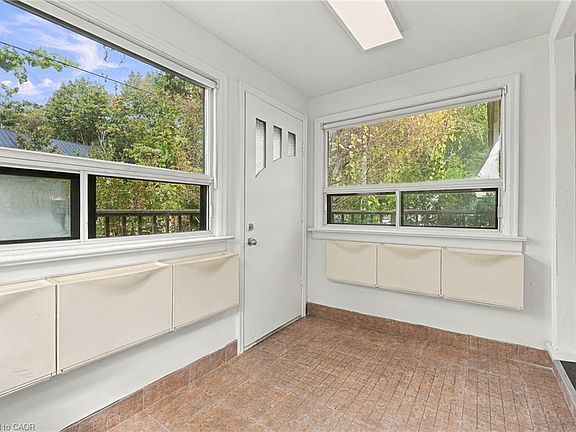 3rd image of 268 Troy St