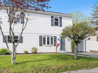 20 Maplewood St, East Providence, RI 02914