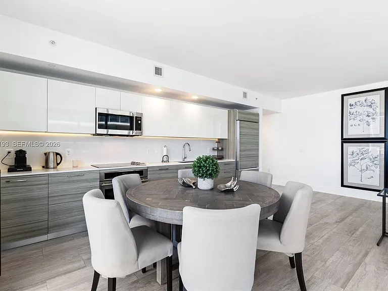 121 NE 34th St #1008 — Photo 9