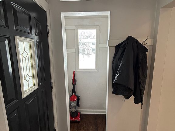 4th image of 636 S Altadena Ave