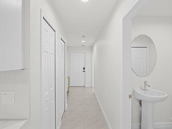4th image of 39 Villa Blanca