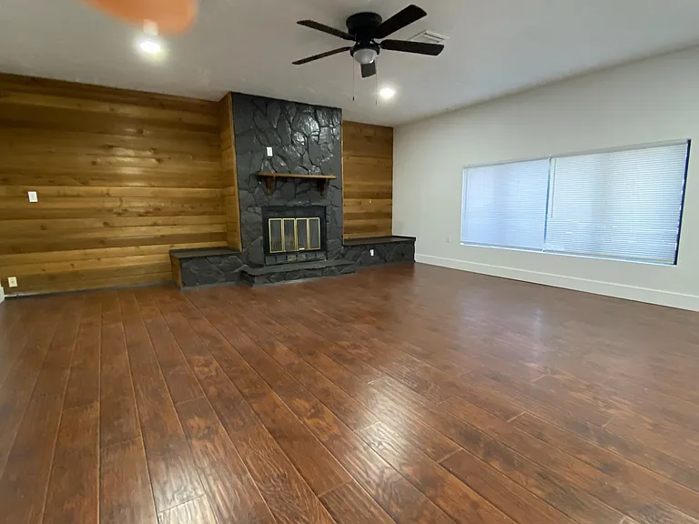4614 E Seneca Ave — Photo 8