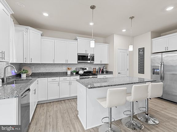 5th image of 35413 Wright Way