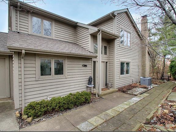4th image of 12 Saratoga Ct