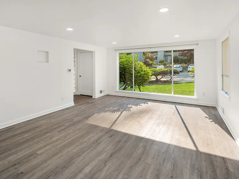 13540 25th Ave NE — Photo 16