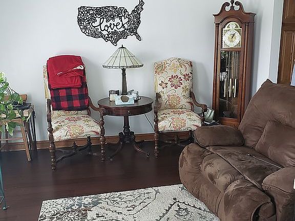 3rd image of 888 Briarwood Dr