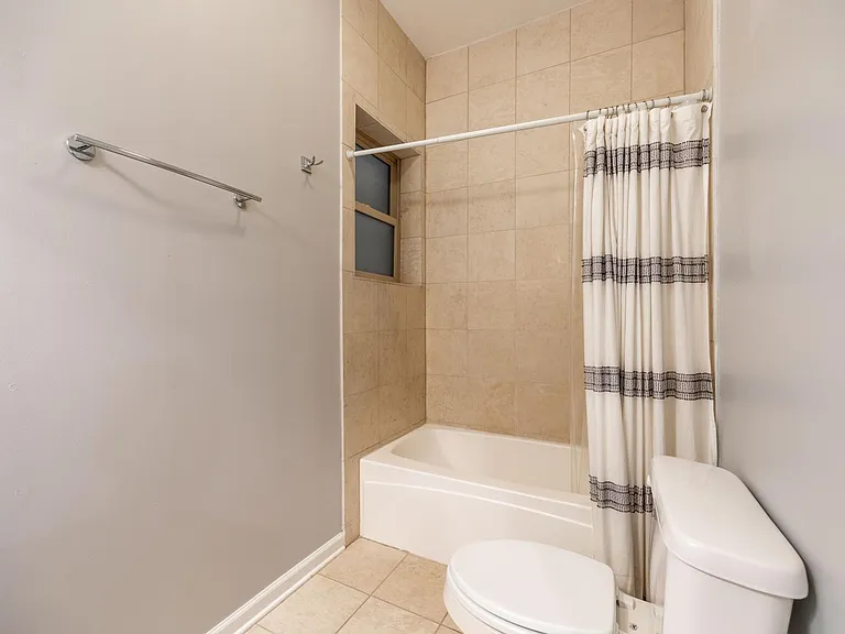 1333 W Walton St #2 — Photo 13