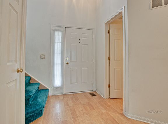 3rd image of 555 Cambridge Dr