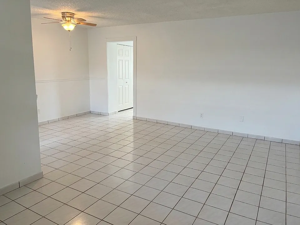 915 Jefferson Ave #4C