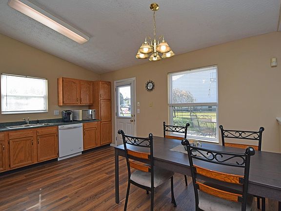 5th image of 3909 Pebble Creek Ln