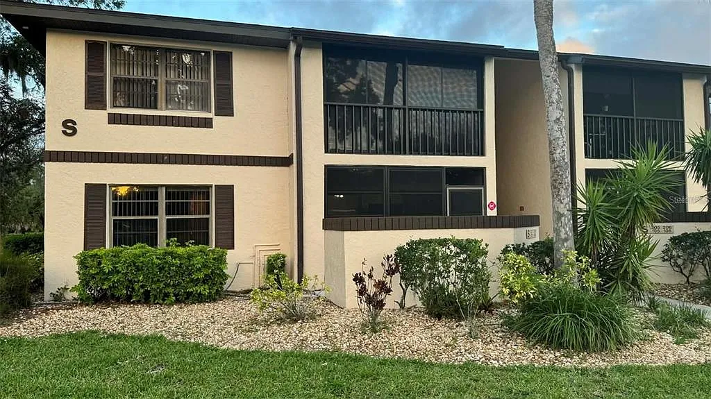 1 bed, 1.0 bath, 689 sqft, $1,300 — Photo 1