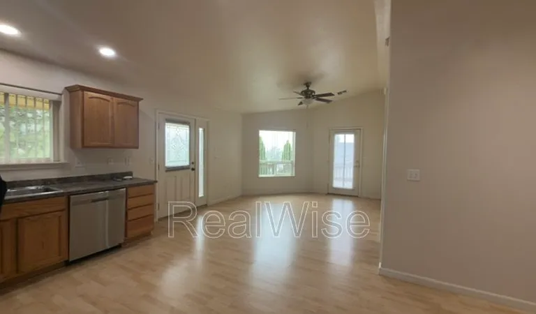 1384 NE Ridge Ave — Photo 7