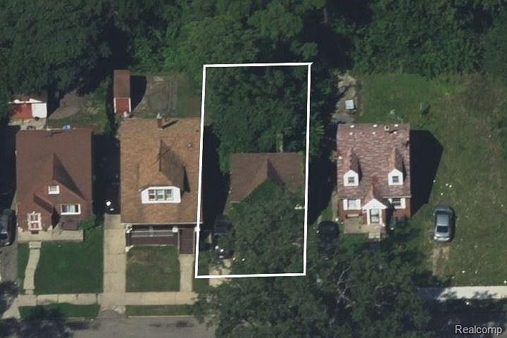 2nd image of 20157 Greeley St