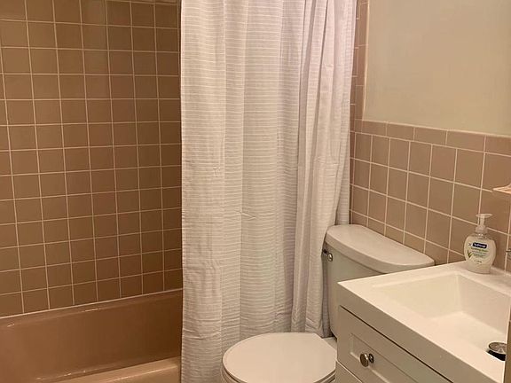5th image of 5 Garibaldi St APT 35