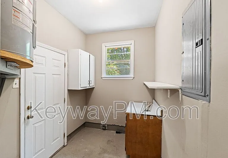 3301 Westmont Dr — Photo 15