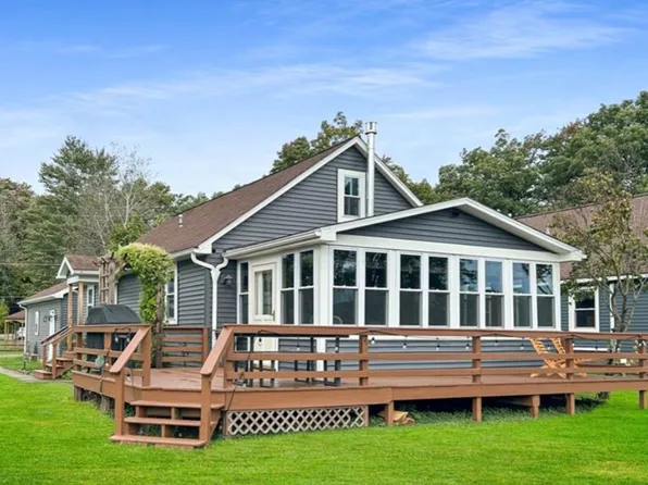12612 Center St, Conneaut Lake, PA 16316