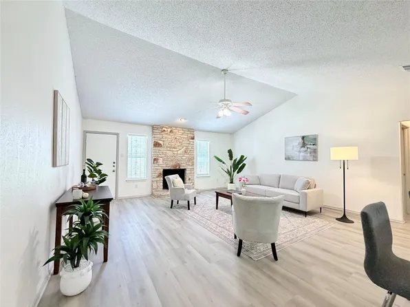 8200 Furness Dr, Austin, TX 78753
