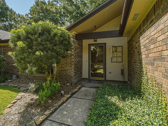 3rd image of 2917 Sugar Wood Dr