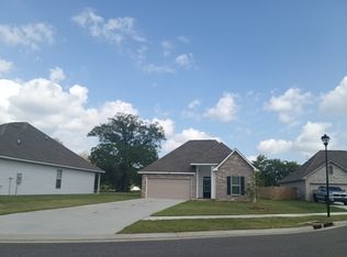 11186 Cambre Oaks Dr, Gonzales, LA 70737