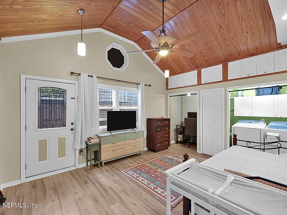 3rd image of 1521 CHARON Road
