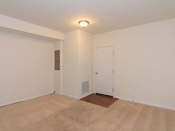 4th image of 16836 Nuttal Oak Pl