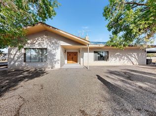 8 Palomas Rd, Los Lunas, NM 87031